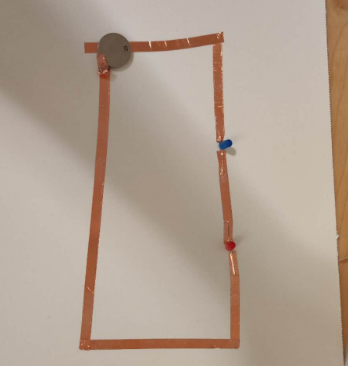 This is more tests I conducted for researching series and parallel circuits. I was testing under what circumstances the bulb would light up and whether it had anything to do with the placement of the copper foil. At what position would the copper foil touch the electrode with the bulb to light up the bulb?