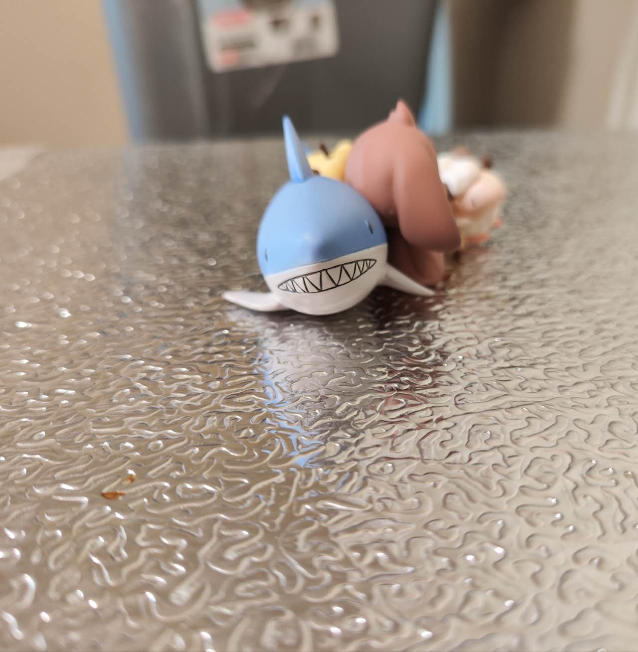 This is a shark that came with the figure I bought. Its body has various structures and it is a complex geometry.