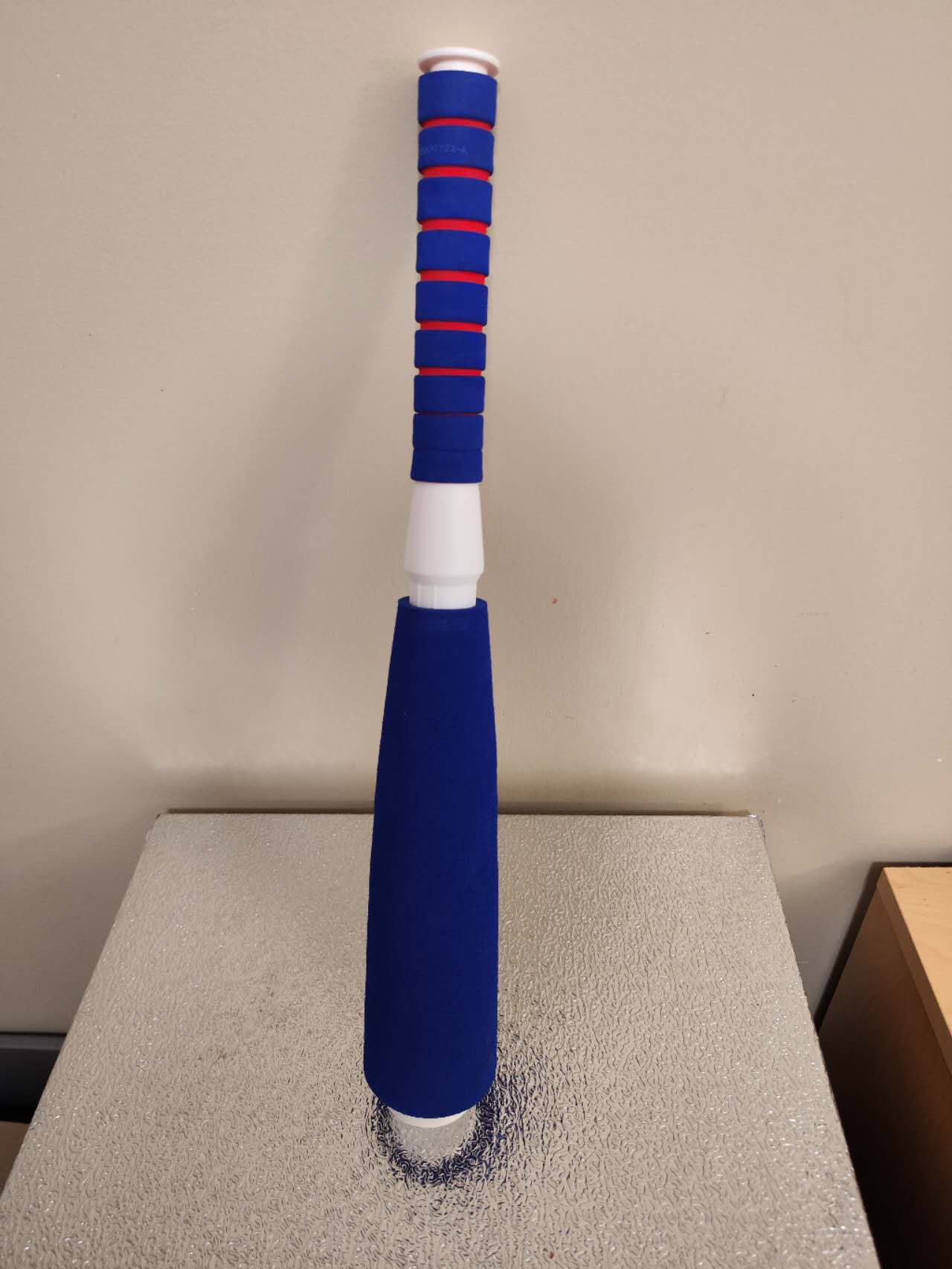 This is another view of the baseball bat I reselected. It is mainly composed of a cylinder and other simple shapes, I canmaking it easier to create.