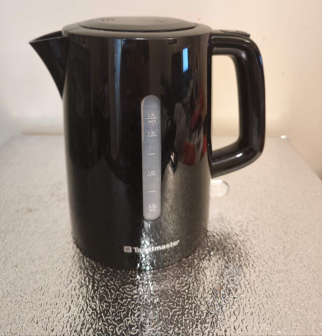 This is my electric kettle. I chose it as the target for my 3D modelling practice.