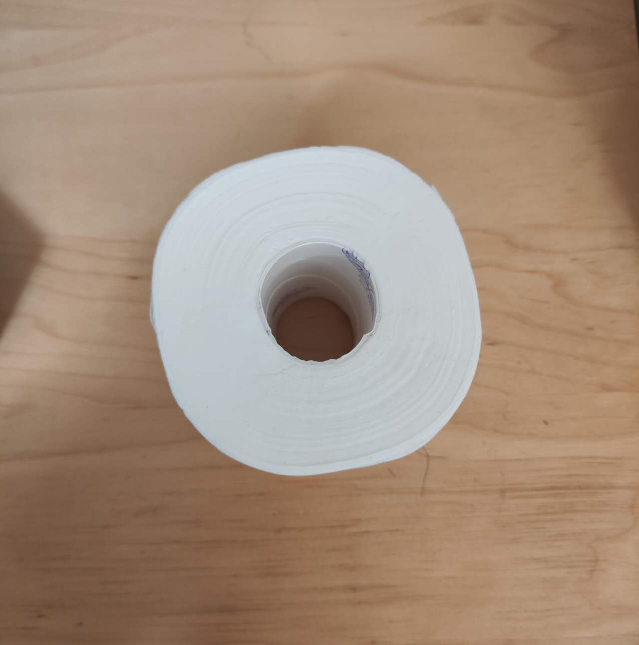 This is a top view of the tissue roll, a cylinder, and it is very easy to carry.